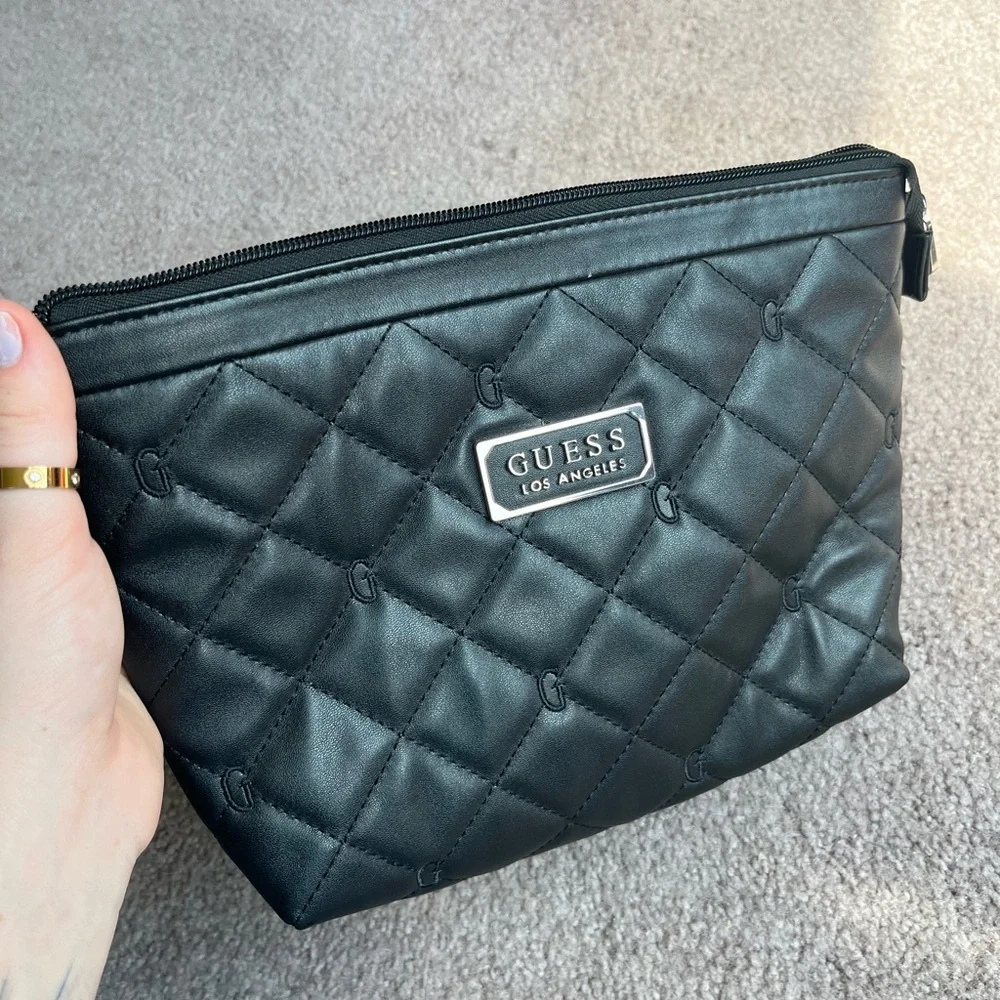 Guess Gretna quilted cosmetic bag